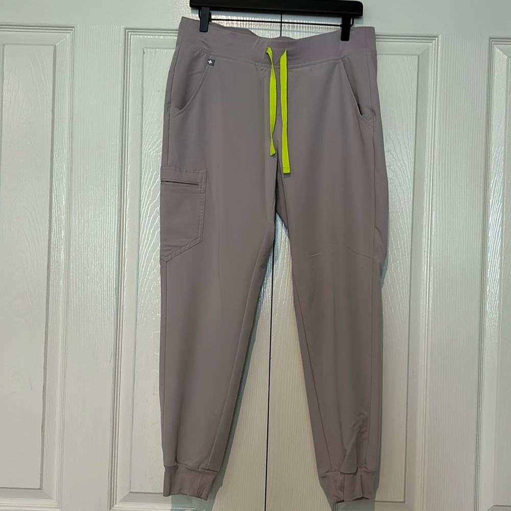 Figs women’s Zamora jogger scrubs size M